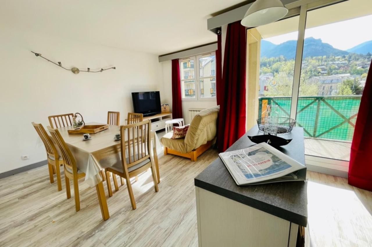 Bright 50 M With Balcony And View On The Valley Briançon Esterno foto