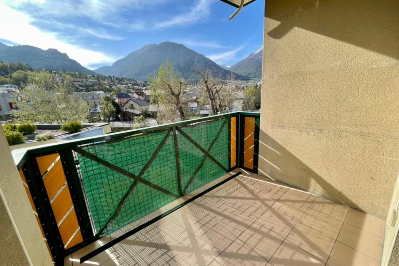 Bright 50 M With Balcony And View On The Valley Briançon Esterno foto