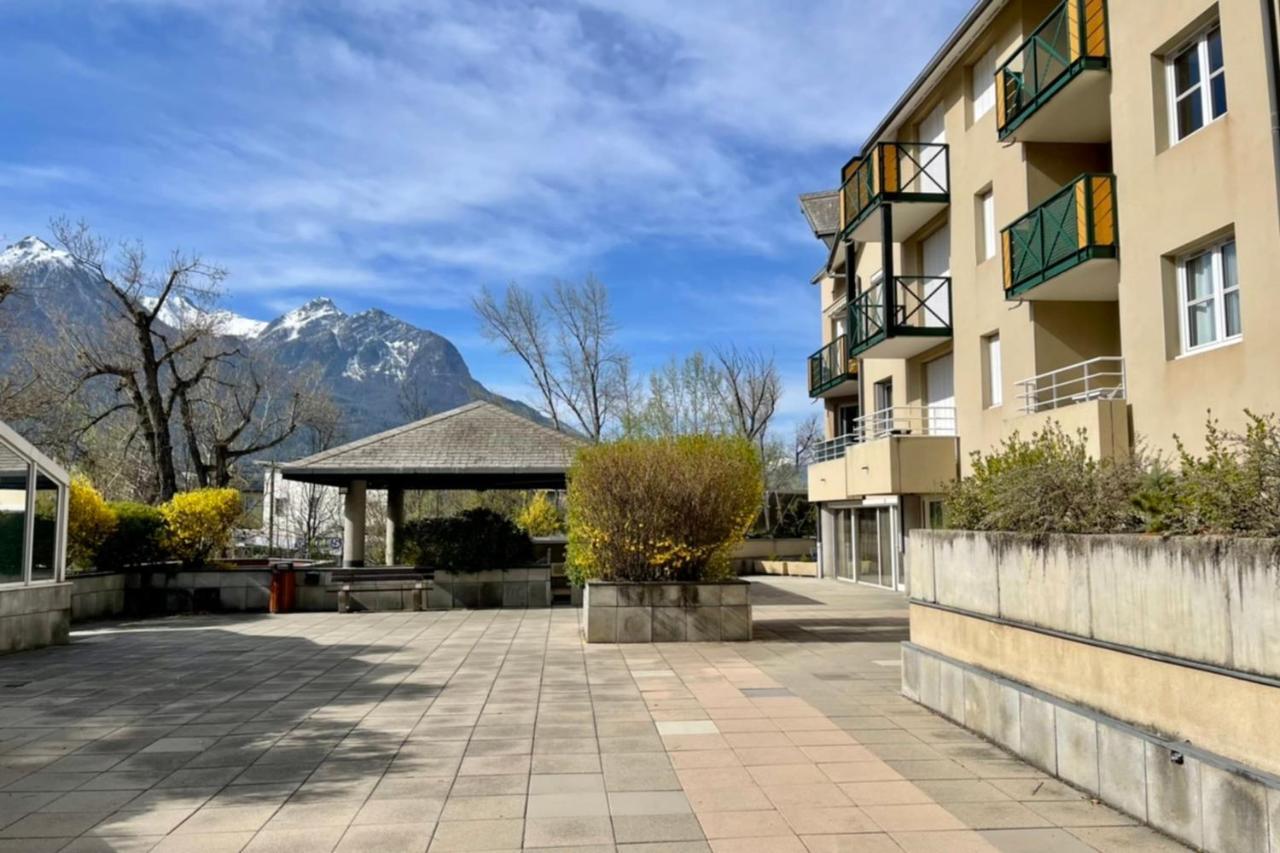 Bright 50 M With Balcony And View On The Valley Briançon Esterno foto